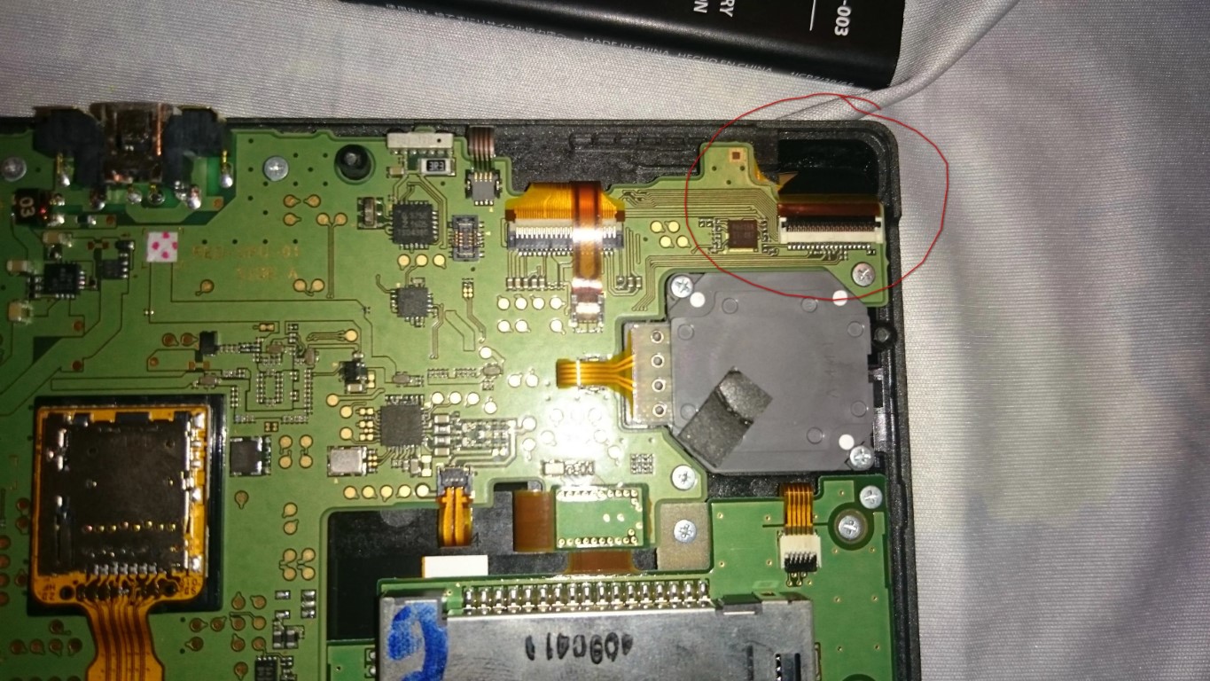 location of the 3DS camera's ribbon cable on the mobo